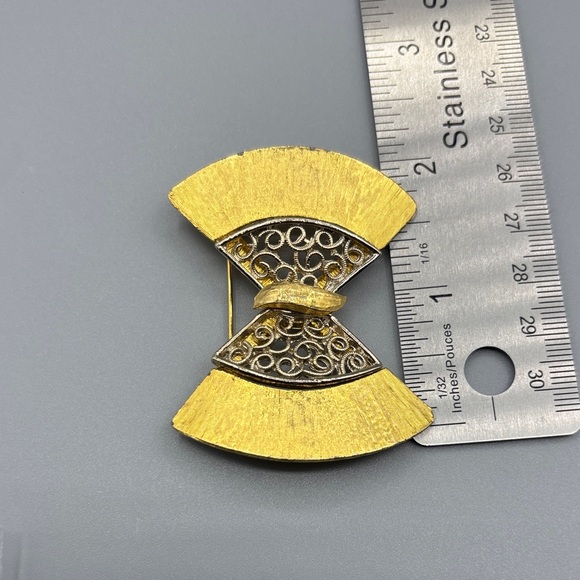 Vintage Gold Bow Brooch JP417 2/$20 - Picture 7 of 8